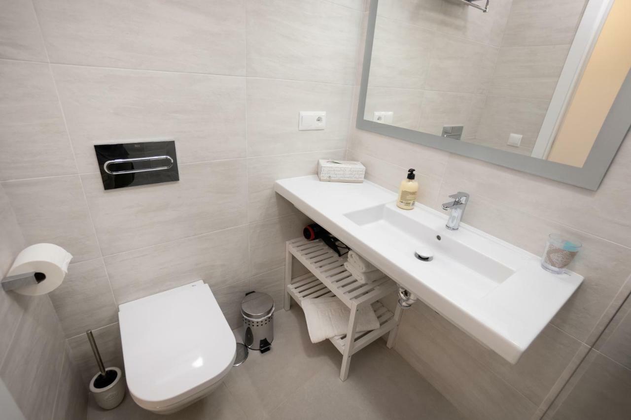 Apartamentos Mombasa 2 Planta Нерха Экстерьер фото